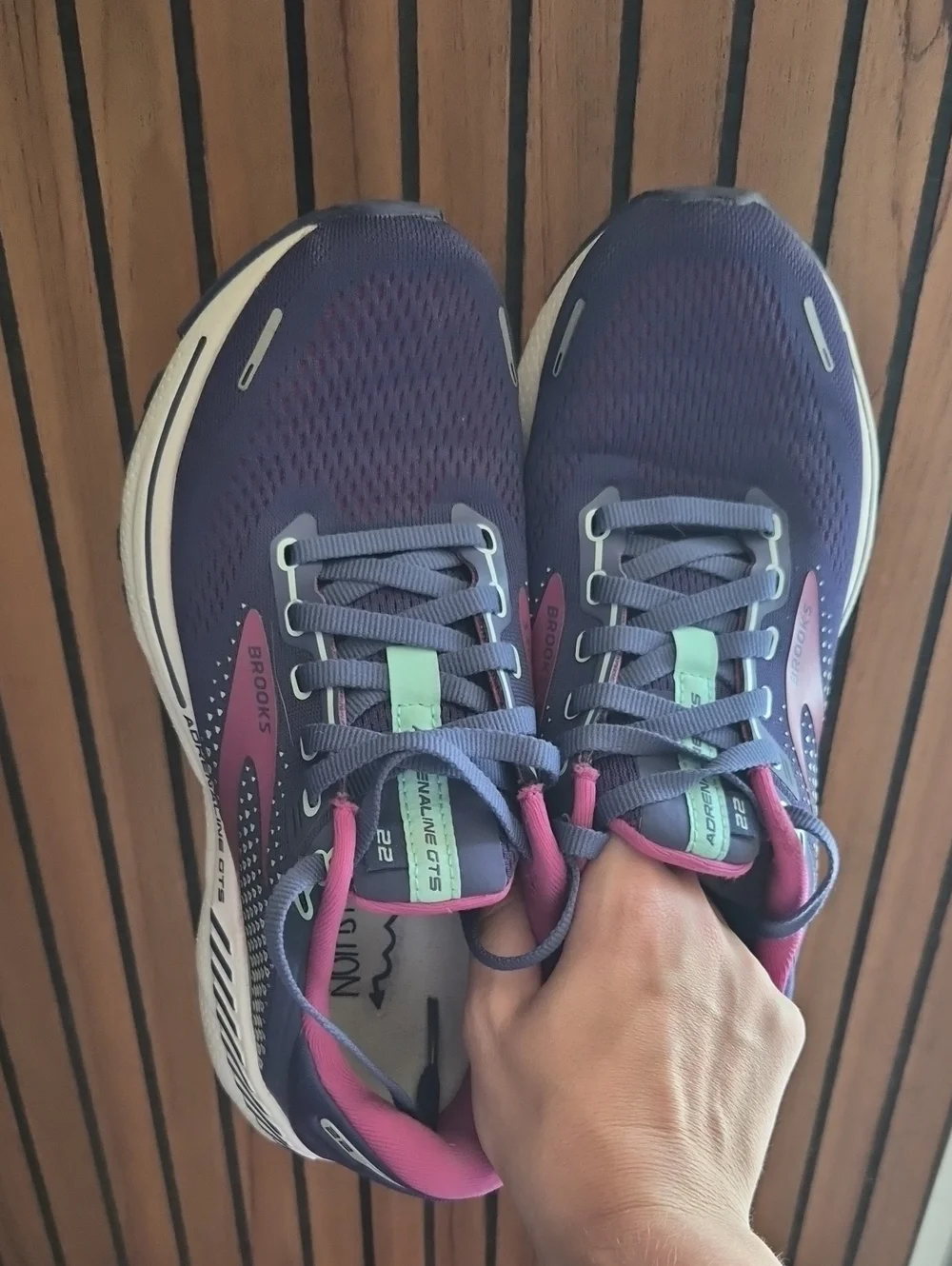 Brooks Adrenaline GTS 22 Women's Running Shoes 7.5 MED B- Navy Pink